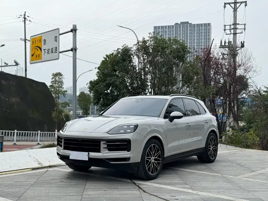 Porsche Cayenne — фото 1