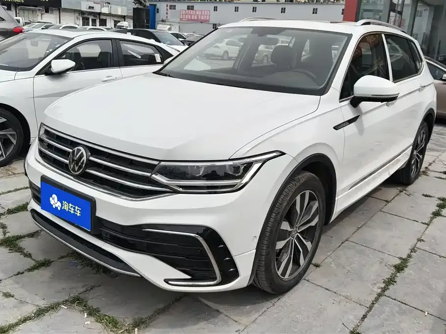 Volkswagen Tiguan L — фото 1