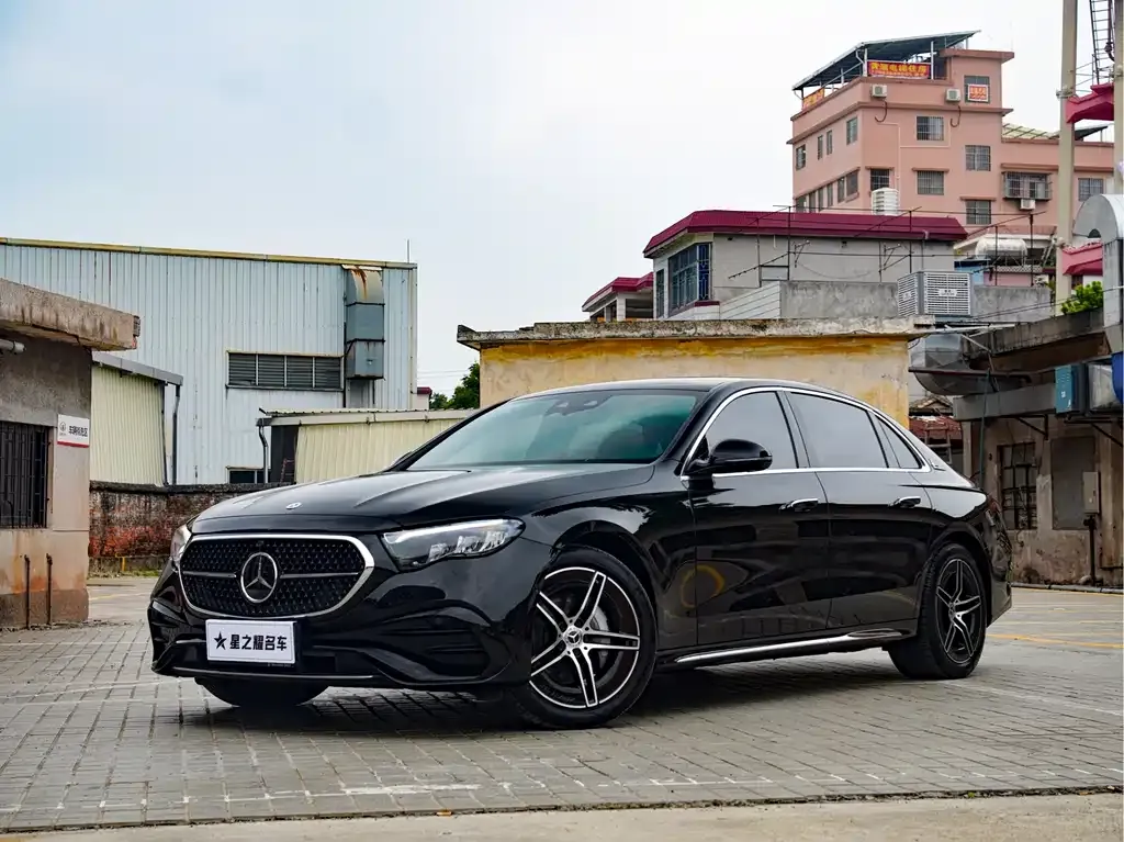 Mercedes-Benz E-Class — фото 1