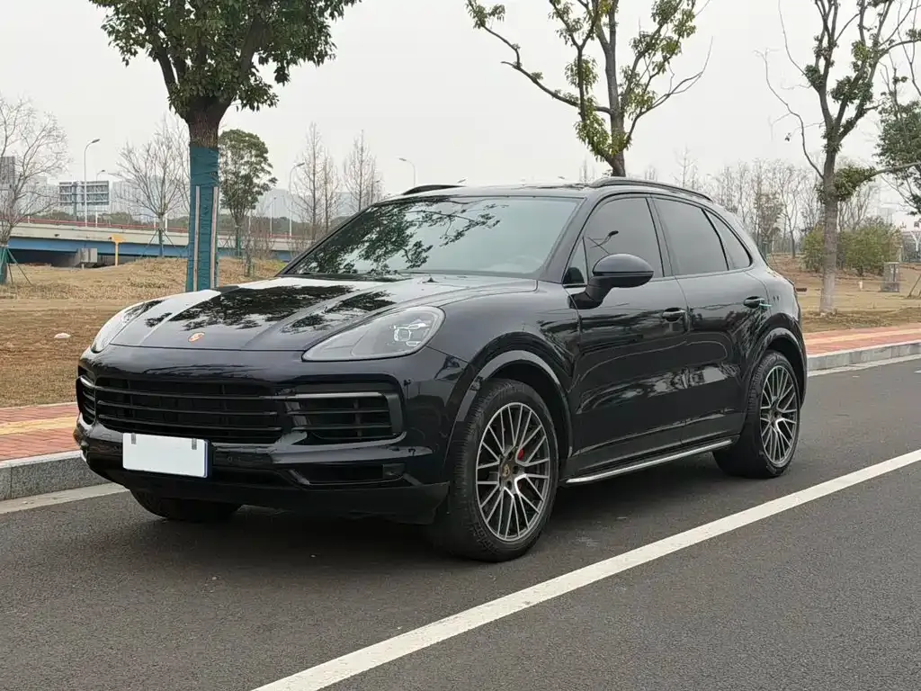 Porsche Cayenne — фото 1