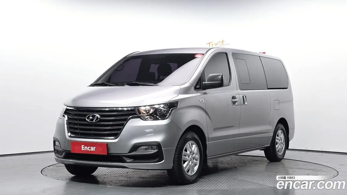 Hyundai Starex — фото 1