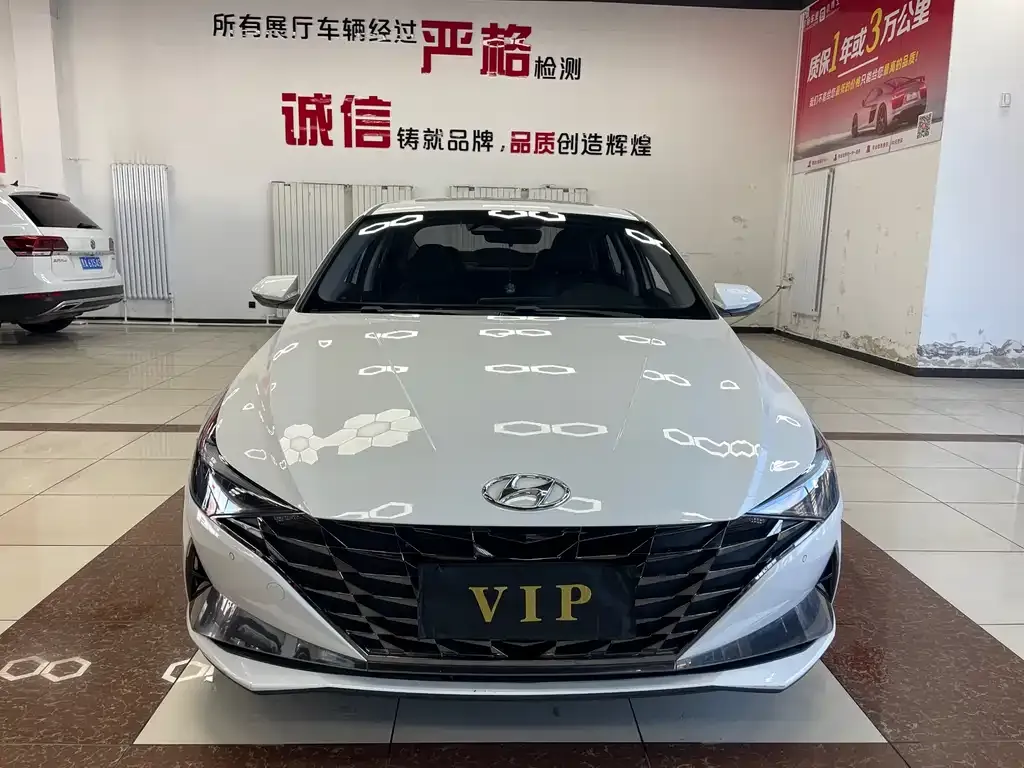 Hyundai Elantra — фото 1