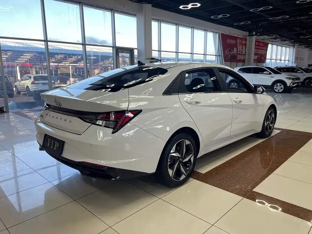 Hyundai Elantra — фото 4