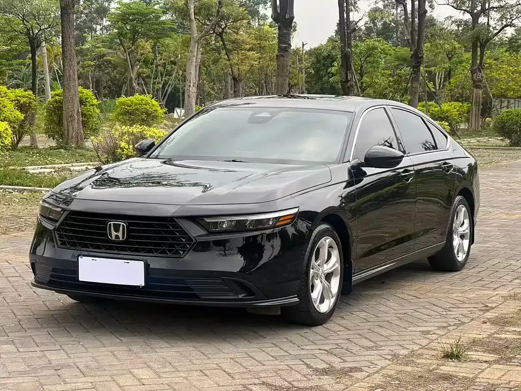 Honda Accord — фото 1