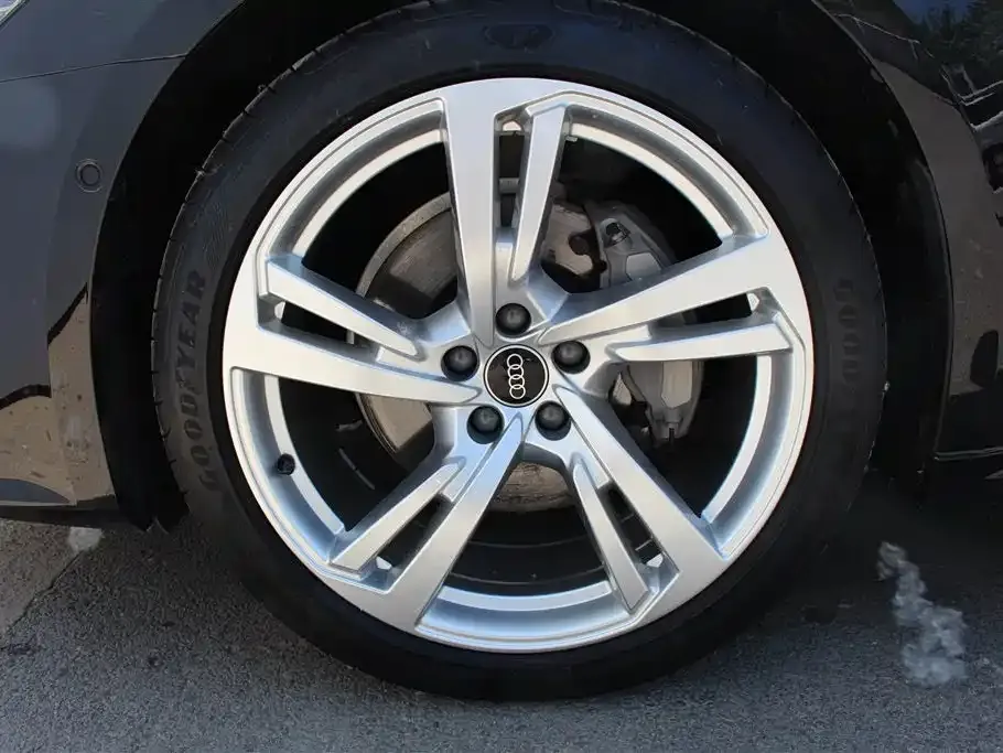 Audi A7L 2024 из CN, фото 7
