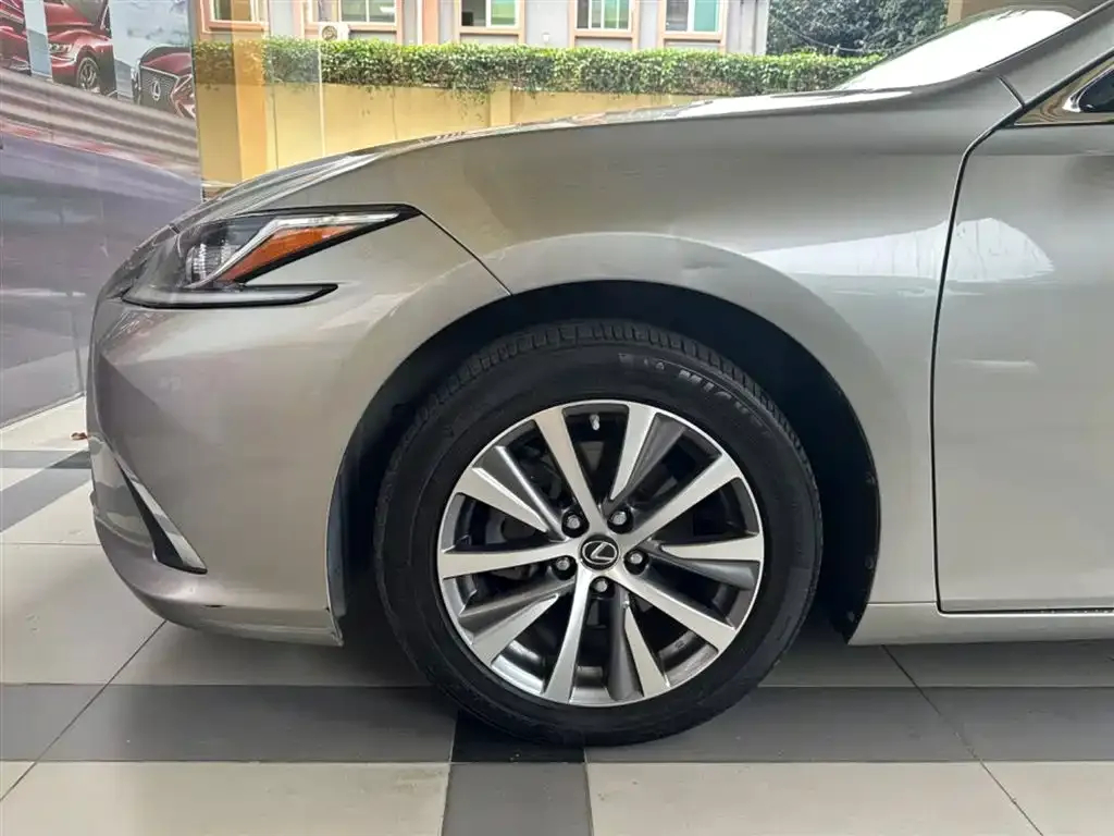 Lexus ES — фото 5
