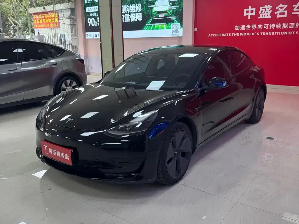 Tesla Model 3 — фото 1