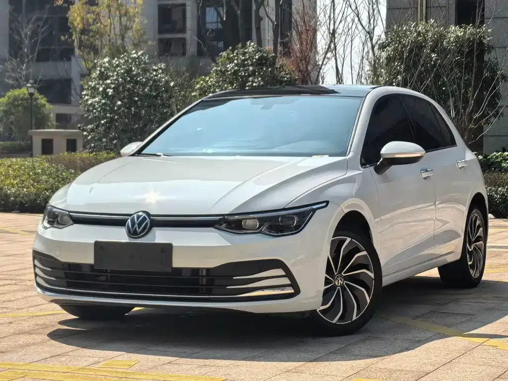 Volkswagen Golf 2023 из CN, фото 1