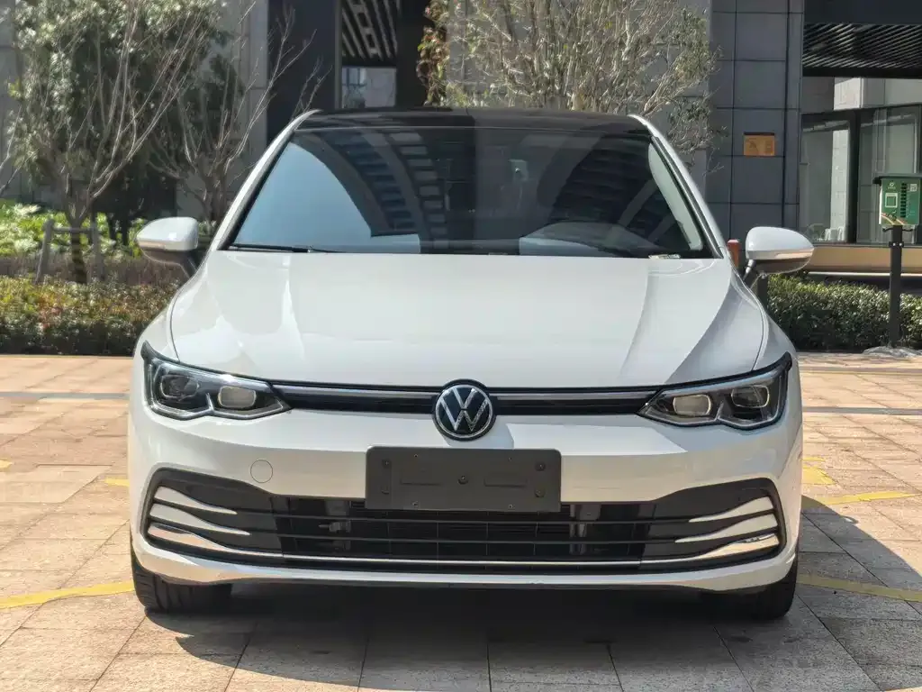 Volkswagen Golf 2023 из CN, фото 2