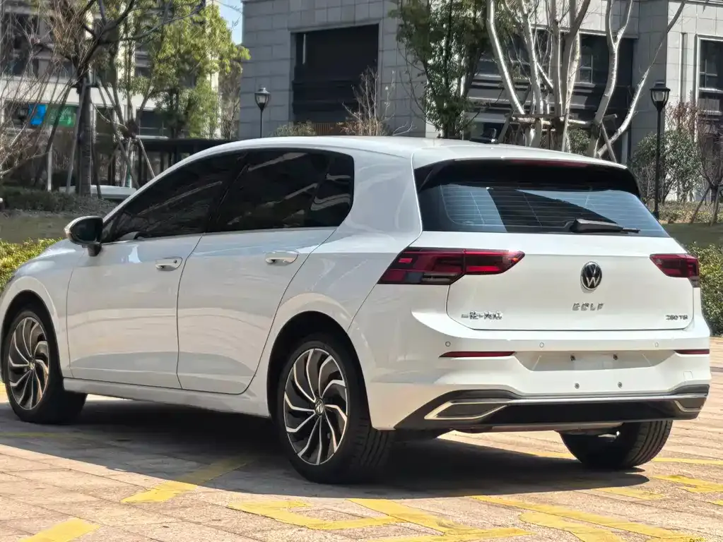 Volkswagen Golf 2023 из CN, фото 6