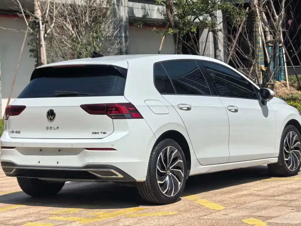 Volkswagen Golf 2023 из CN, фото 5