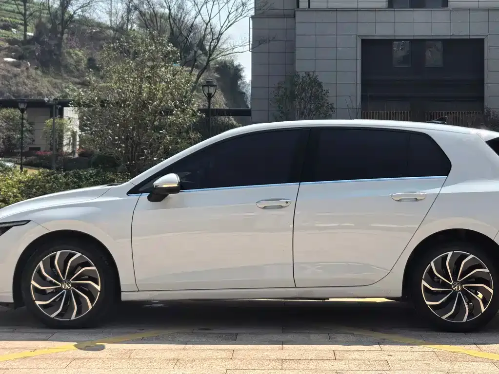 Volkswagen Golf 2023 из CN, фото 7