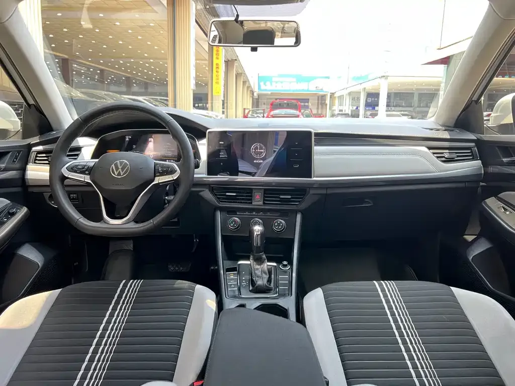 Volkswagen Bora 2023 из CN, фото 8