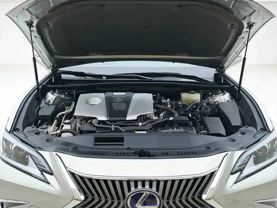 Lexus ES — фото 10