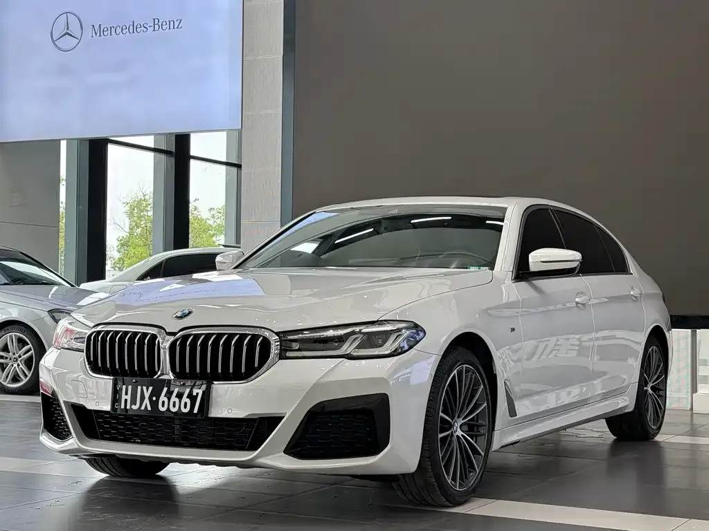 BMW 5 Series — фото 1