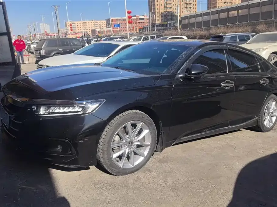 Honda Accord — фото 1