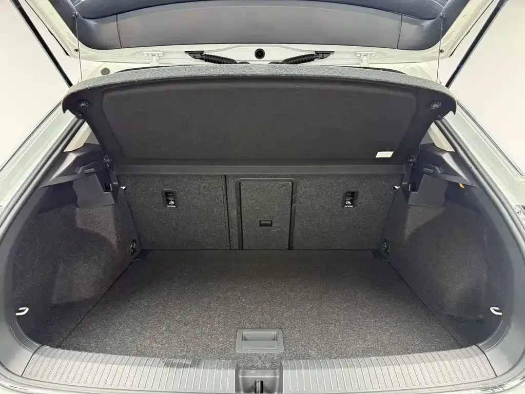 Volkswagen T-Roc 2023 из CN, фото 4