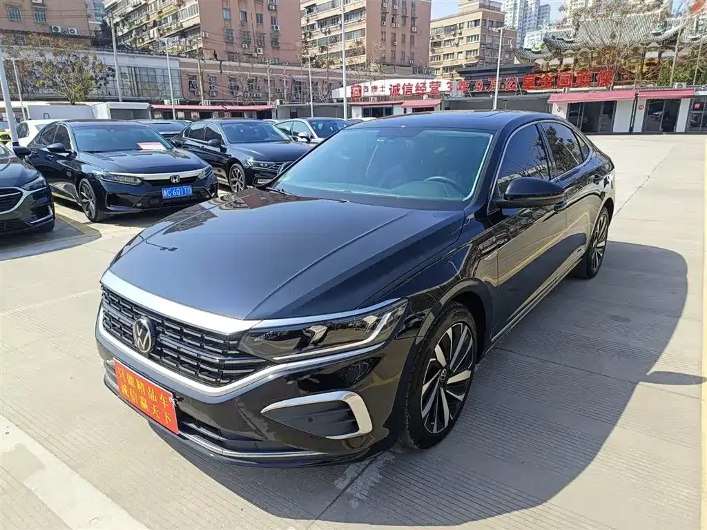 Volkswagen Passat — фото 1