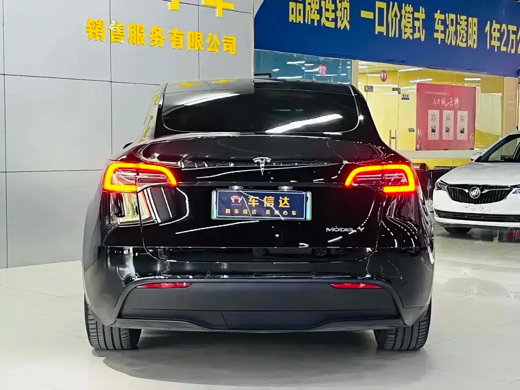 Tesla Model Y — фото 8