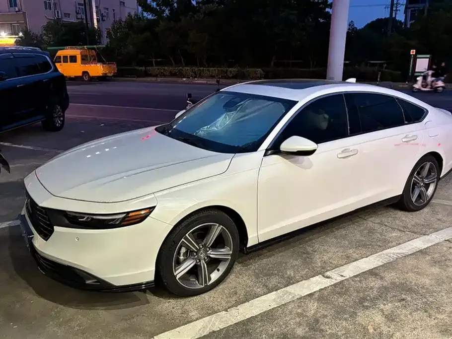 Honda Accord — фото 1