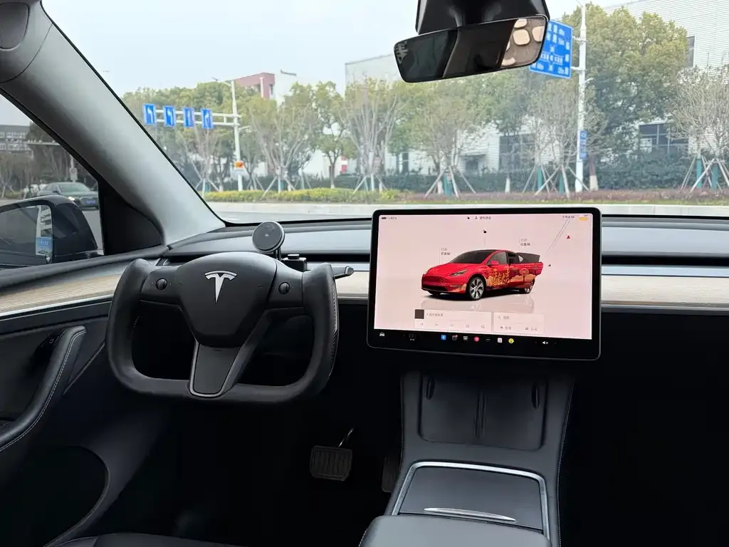 Tesla Model Y — фото 7