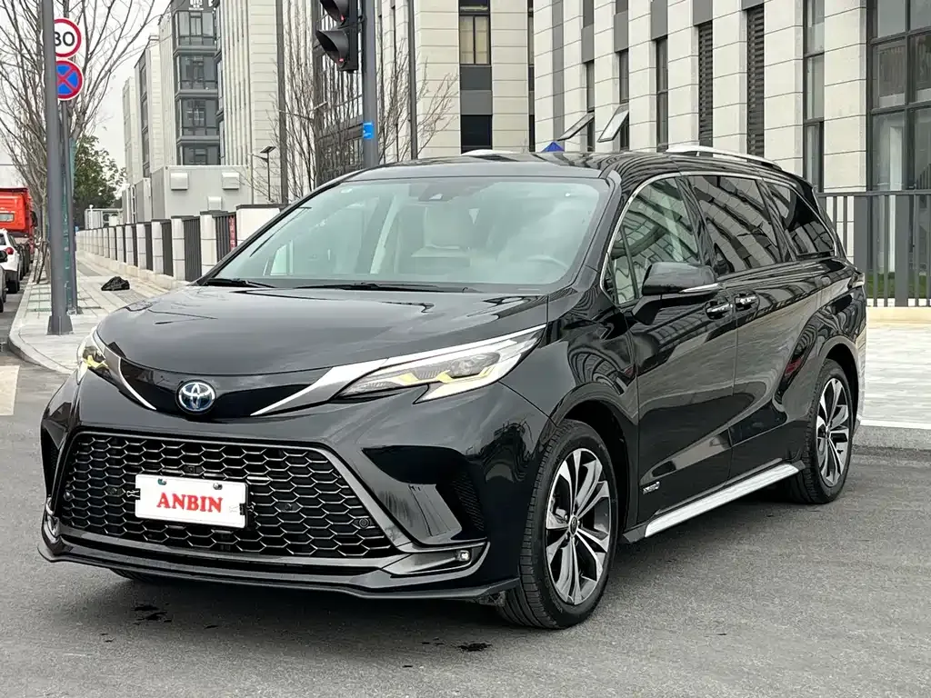Toyota Granvia — фото 1