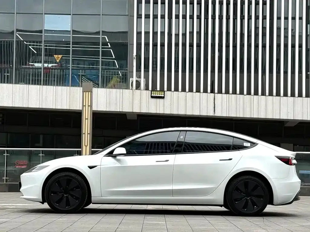 Tesla Model 3 — фото 3