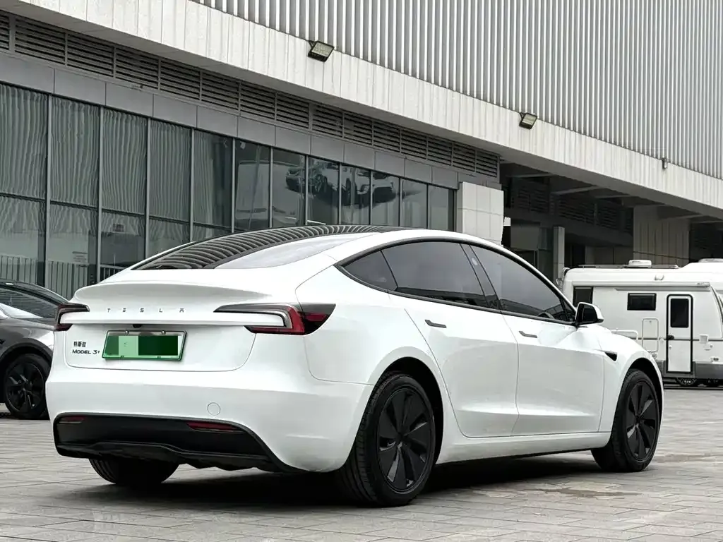 Tesla Model 3 — фото 4