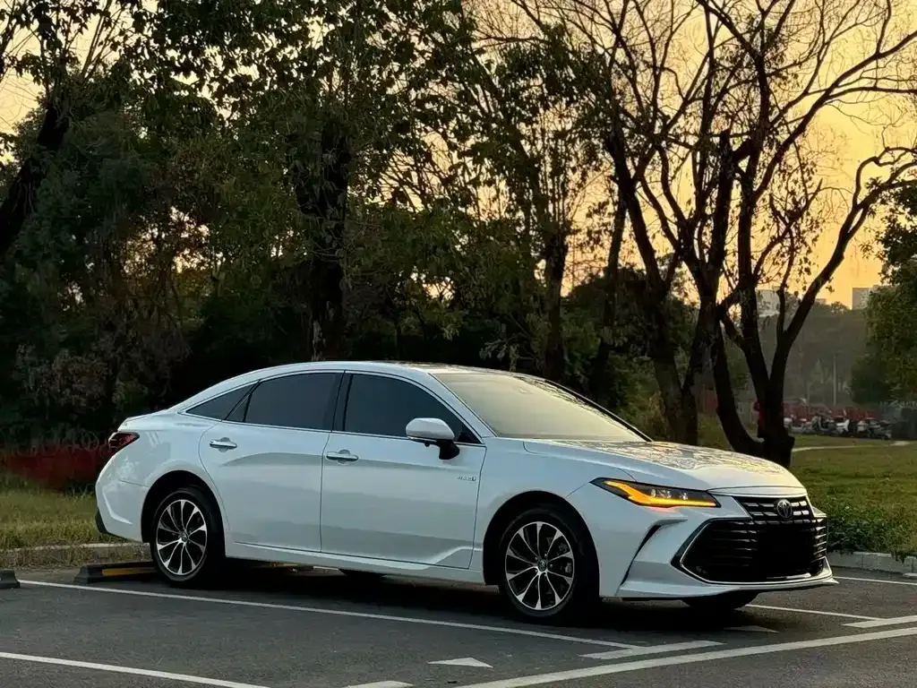 Toyota Avalon — фото 8