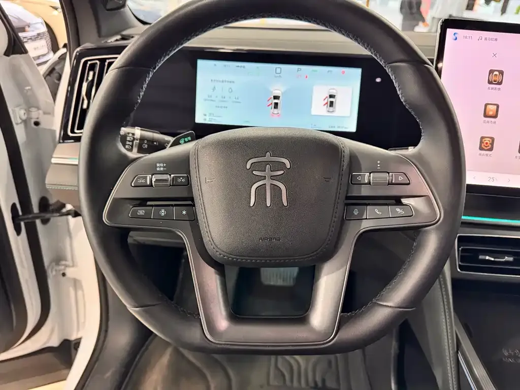 BYD L DM-i — фото 8