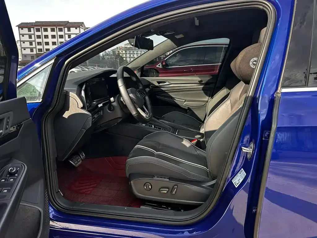 Volkswagen Golf 2021 из CN, фото 7