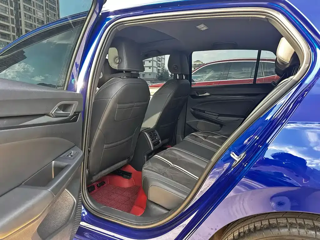 Volkswagen Golf 2021 из CN, фото 2