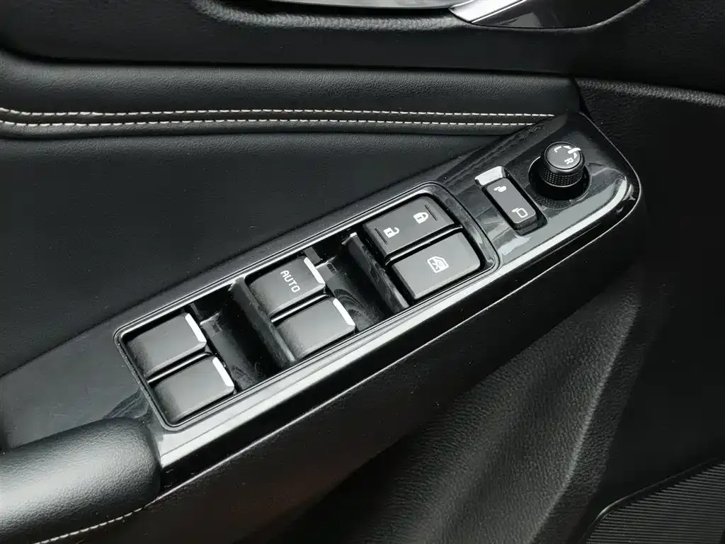 Isuzu D-MAX — фото 9