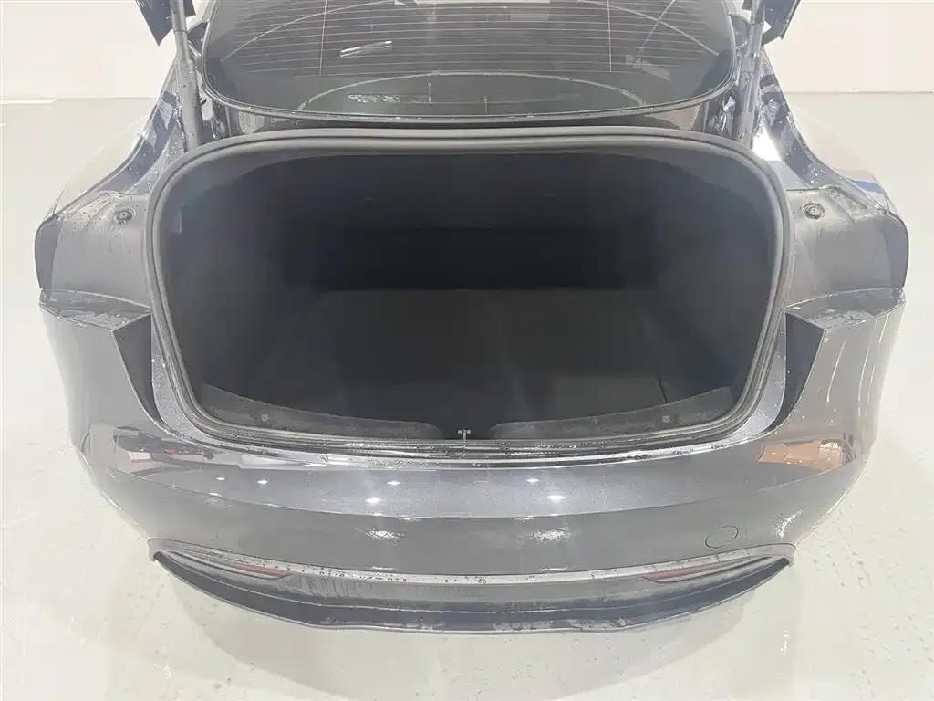Tesla Model 3 — фото 9