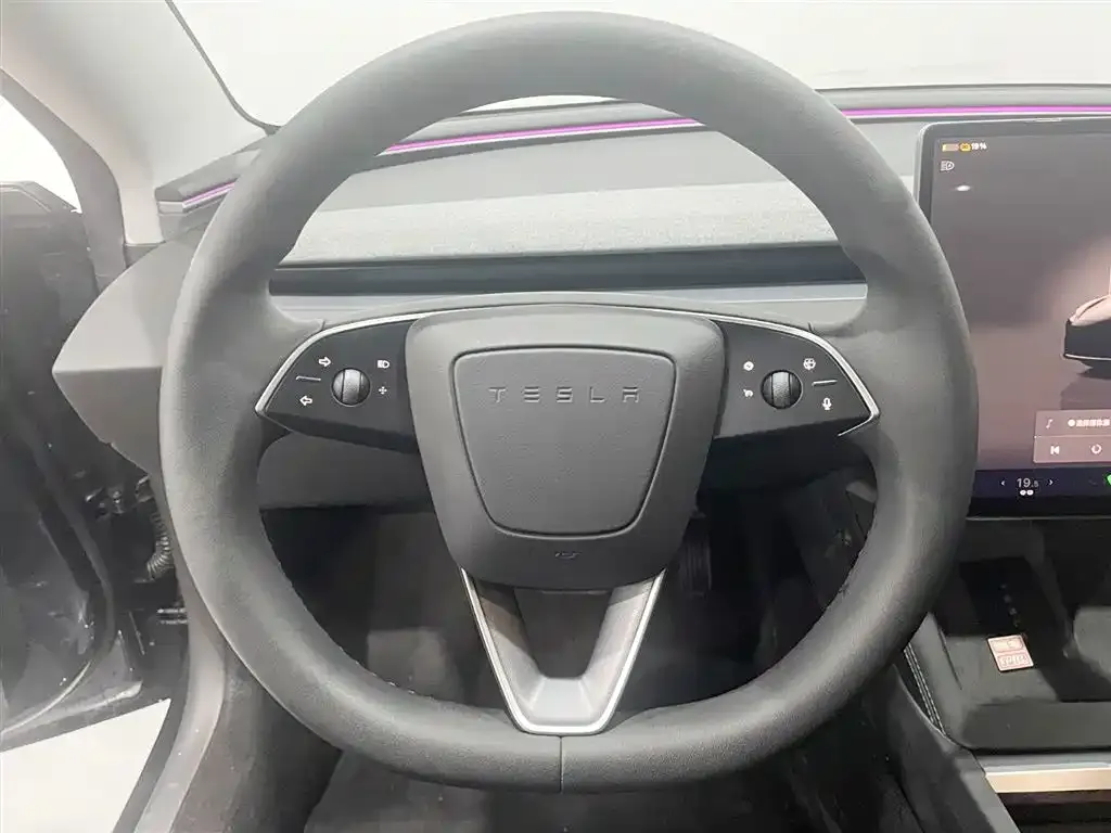 Tesla Model 3 — фото 8