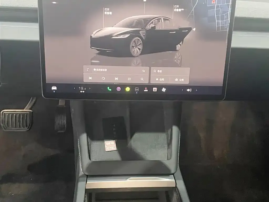 Tesla Model 3 — фото 10