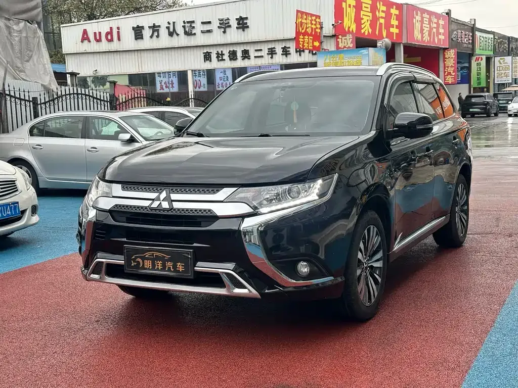 Mitsubishi Outlander 2021 из CN, фото 1