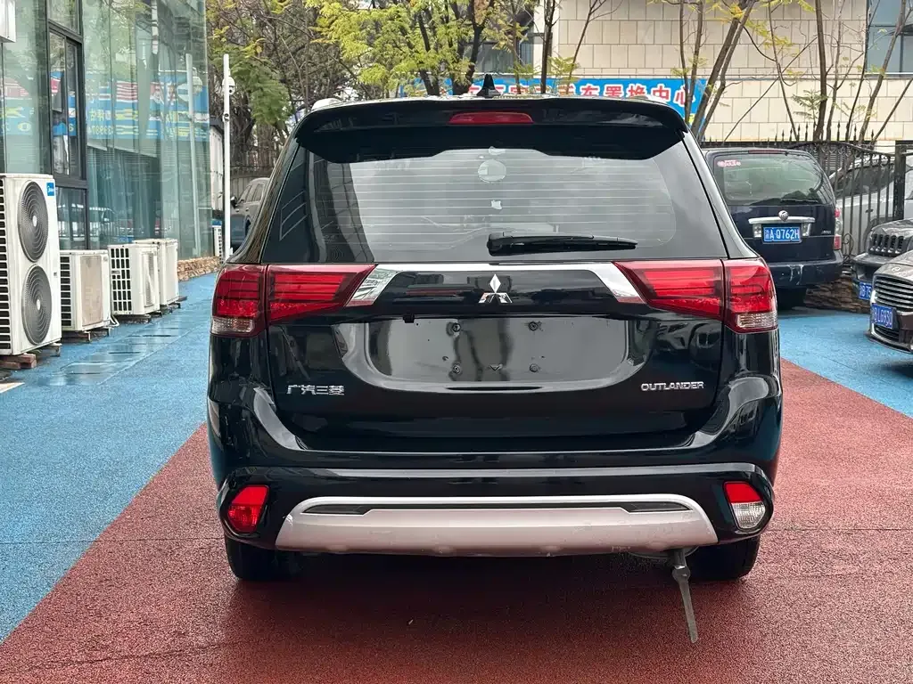 Mitsubishi Outlander 2021 из CN, фото 8