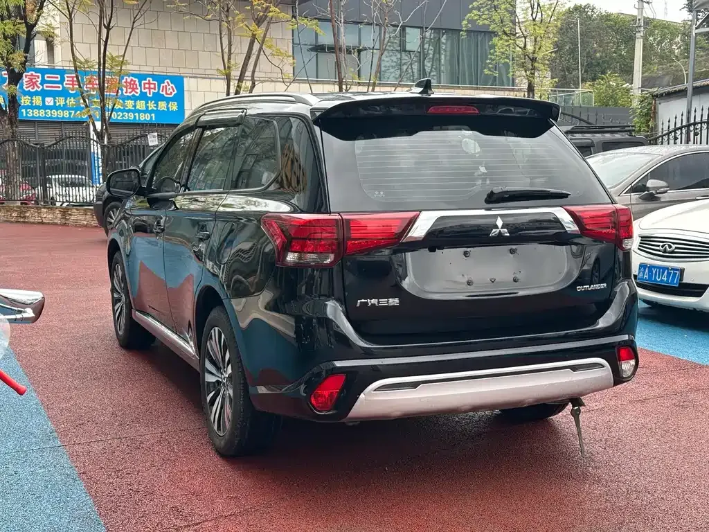 Mitsubishi Outlander 2021 из CN, фото 4