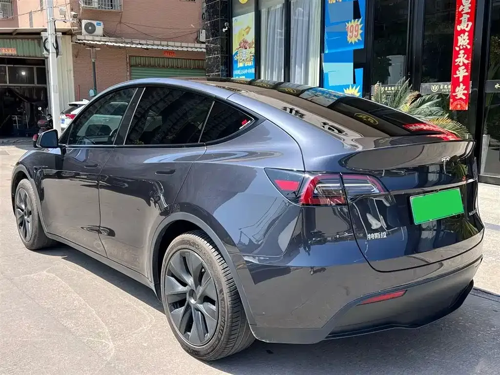 Tesla Model Y — фото 9