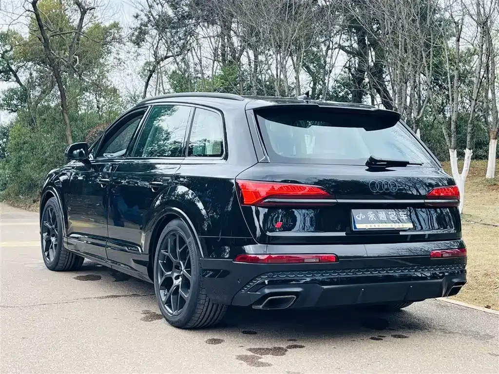 Audi Q7 2024 из CN, фото 10