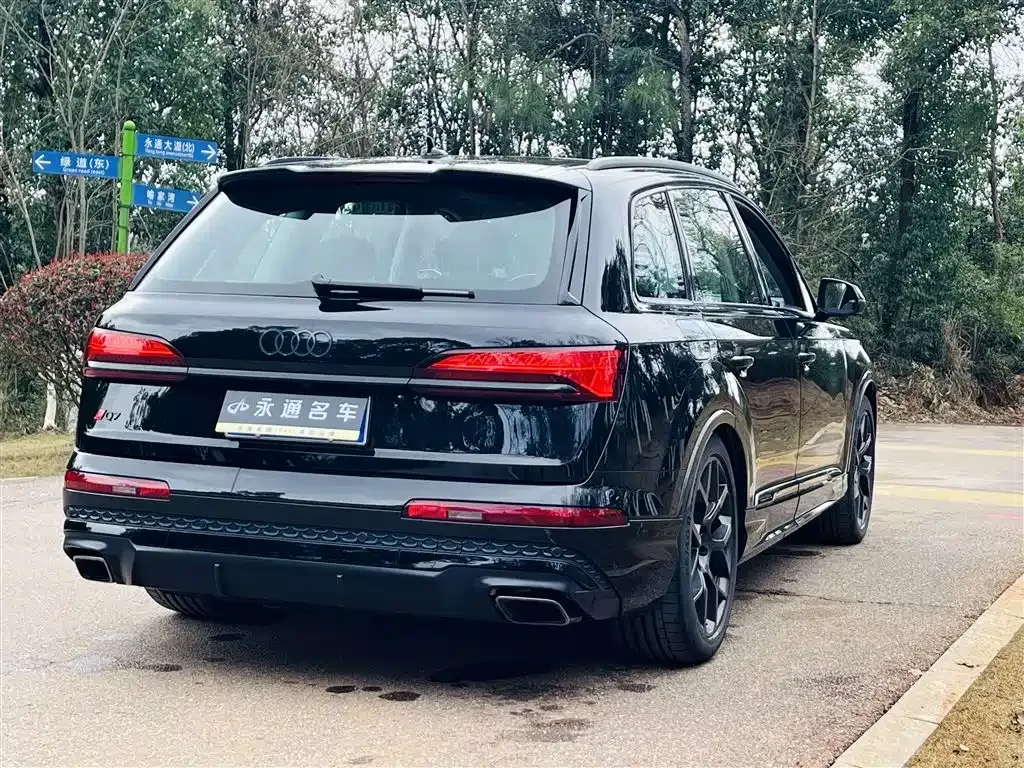 Audi Q7 2024 из CN, фото 8