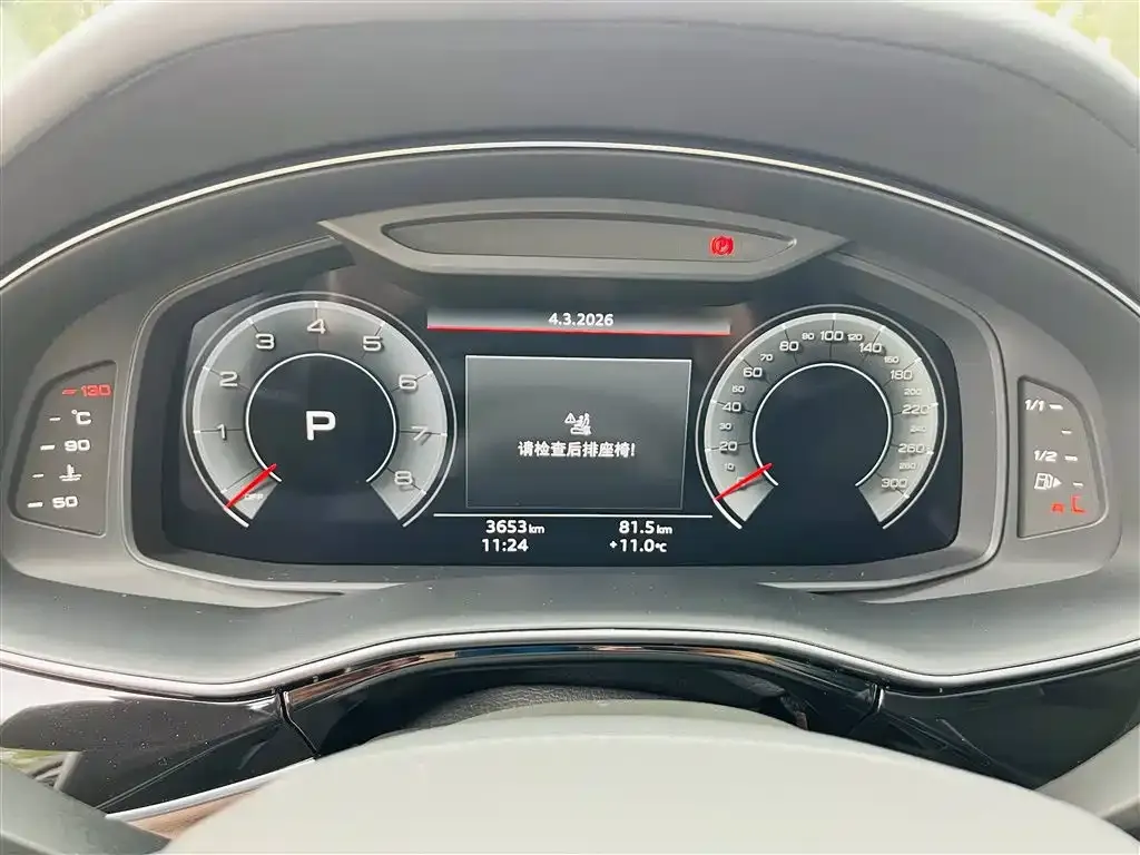 Audi Q7 2024 из CN, фото 2