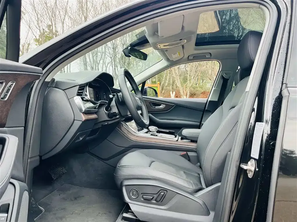 Audi Q7 2024 из CN, фото 4