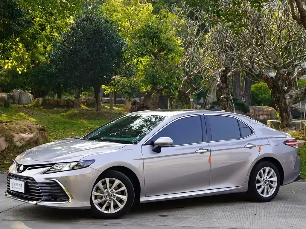 Toyota Camry — фото 3