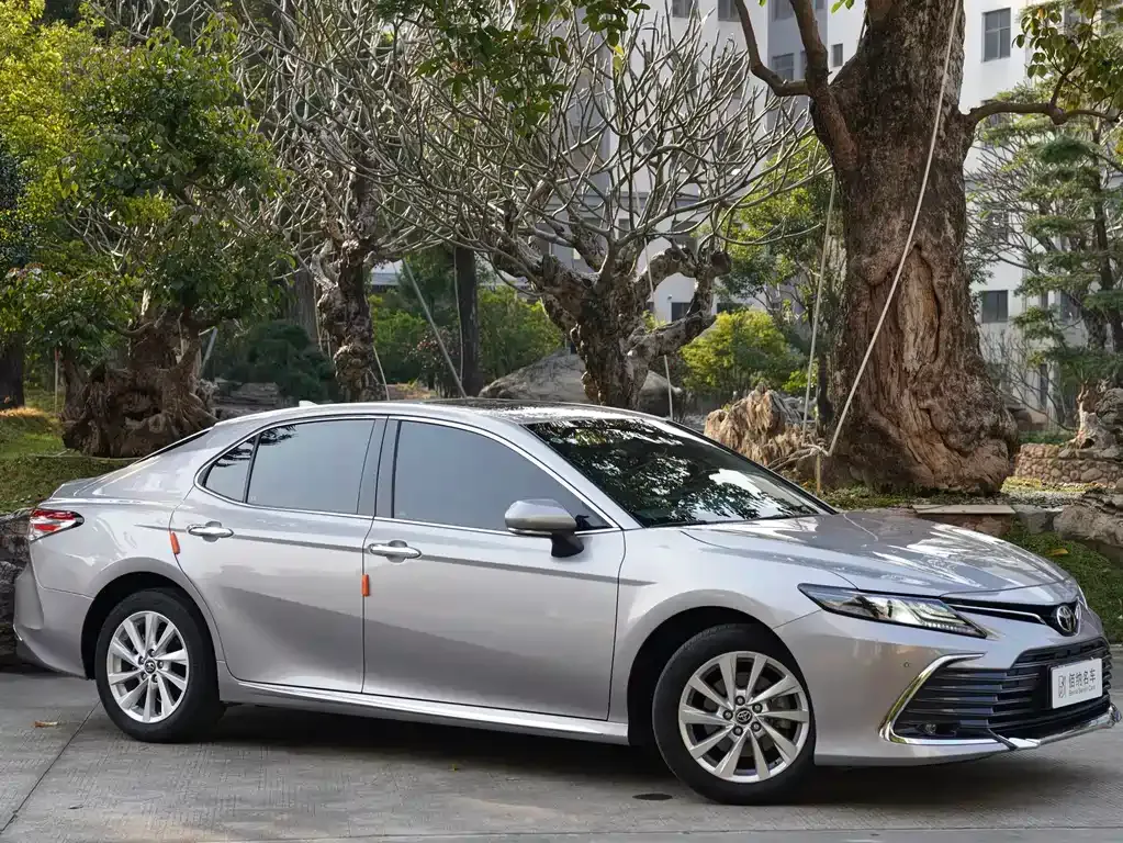 Toyota Camry — фото 5
