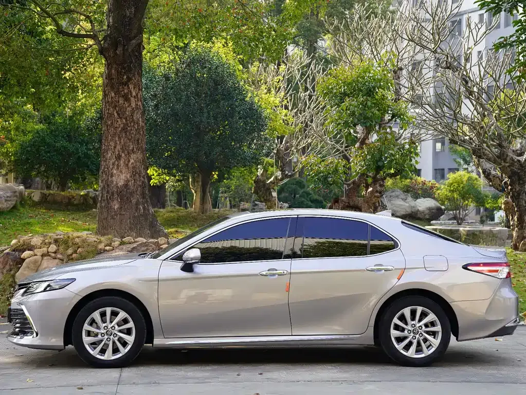 Toyota Camry — фото 7