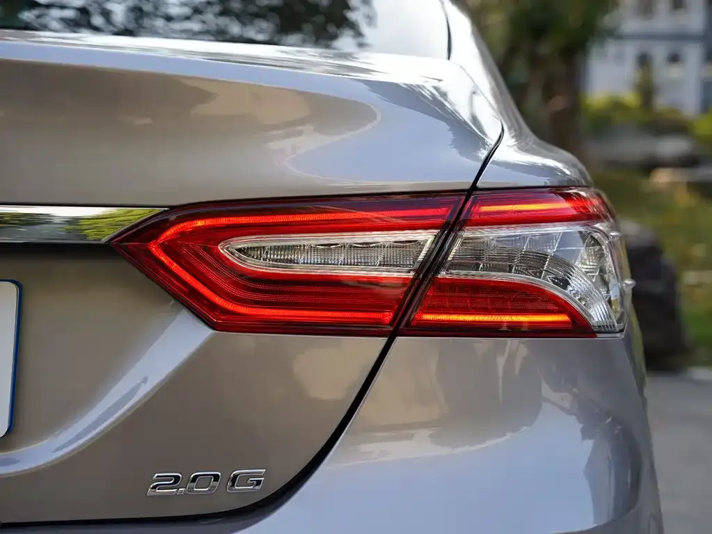 Toyota Camry — фото 6