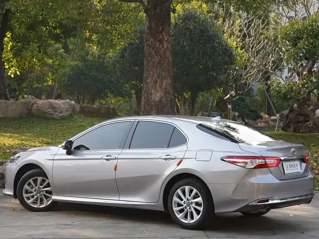 Toyota Camry — фото 9