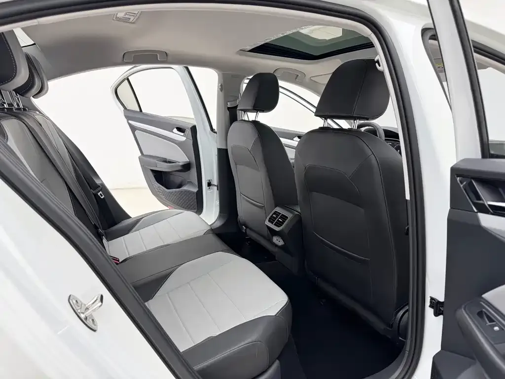 Volkswagen Bora 2022 из CN, фото 6